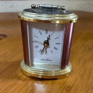 Seth Thomass Burgundy and Gold Table Clock Seth Thomass
Japan